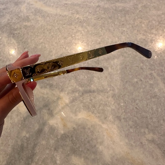 Louis Vuitton Tortoise Shell Sunglasses with Gold Accents - Picture 5 of 11